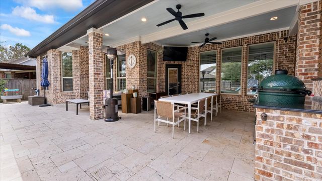 14 Whispering Thicket Place, Tomball, TX 77375