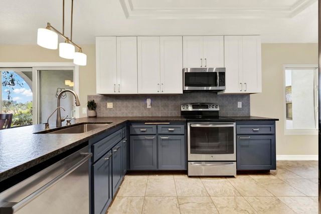 16130 Avenida Venusto 24, San Diego, CA 92128