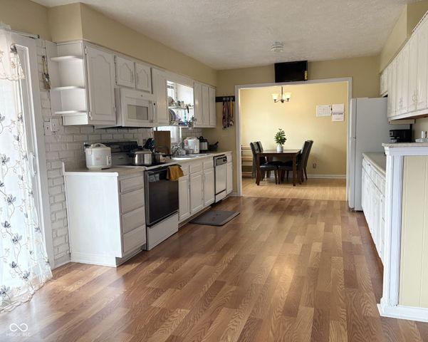 4147 W Fairview Road, Greenwood, IN 46142