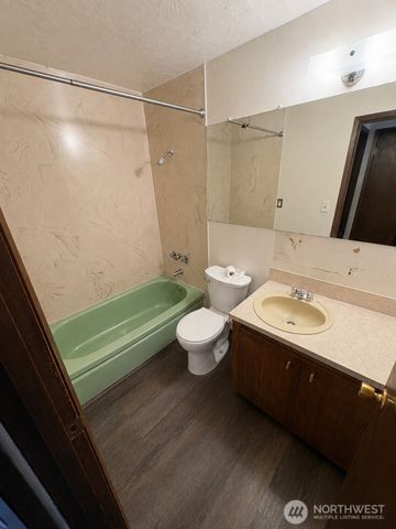 426 11th Avenue E, Seattle, WA 98102