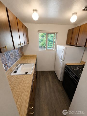426 11th Avenue E, Seattle, WA 98102