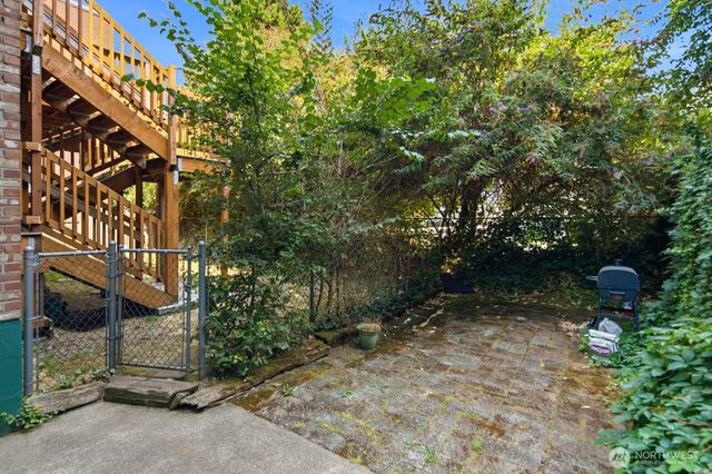 426 11th Avenue E, Seattle, WA 98102
