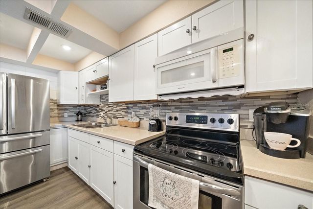 519 ALBEE FARM ROAD 111, Venice, FL 34285