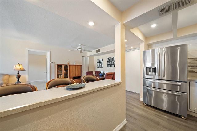 519 ALBEE FARM ROAD 111, Venice, FL 34285