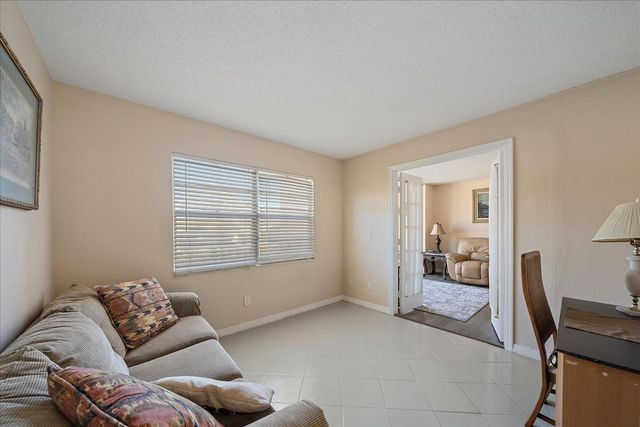 519 ALBEE FARM ROAD 111, Venice, FL 34285