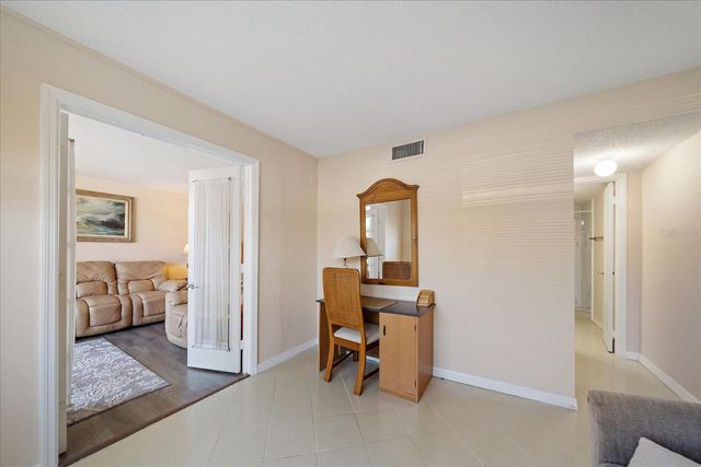 519 ALBEE FARM ROAD 111, Venice, FL 34285