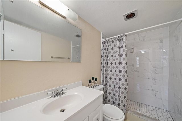 519 ALBEE FARM ROAD 111, Venice, FL 34285