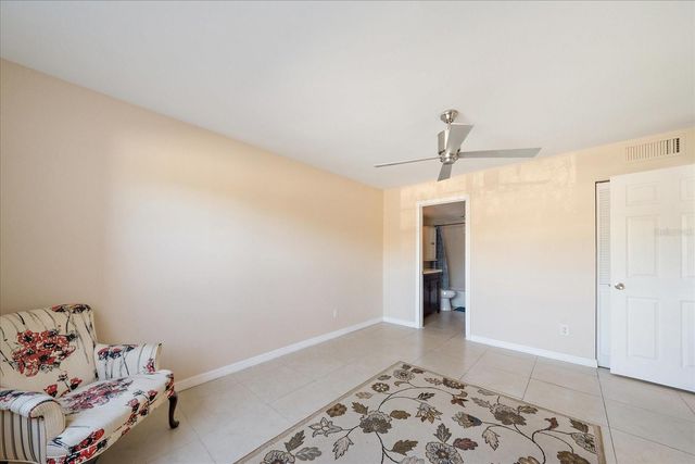 519 ALBEE FARM ROAD 111, Venice, FL 34285