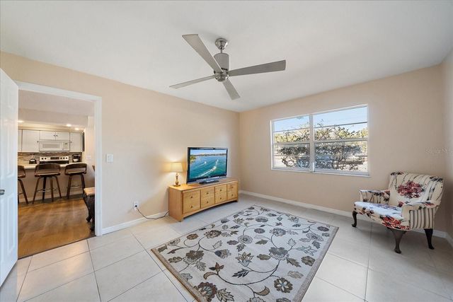 519 ALBEE FARM ROAD 111, Venice, FL 34285