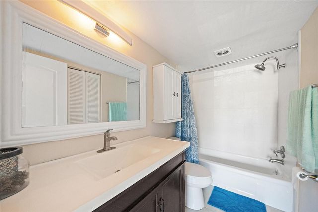 519 ALBEE FARM ROAD 111, Venice, FL 34285