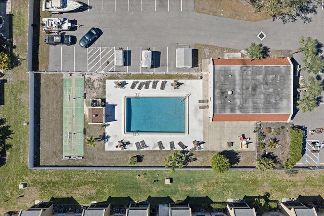 519 ALBEE FARM ROAD 111, Venice, FL 34285