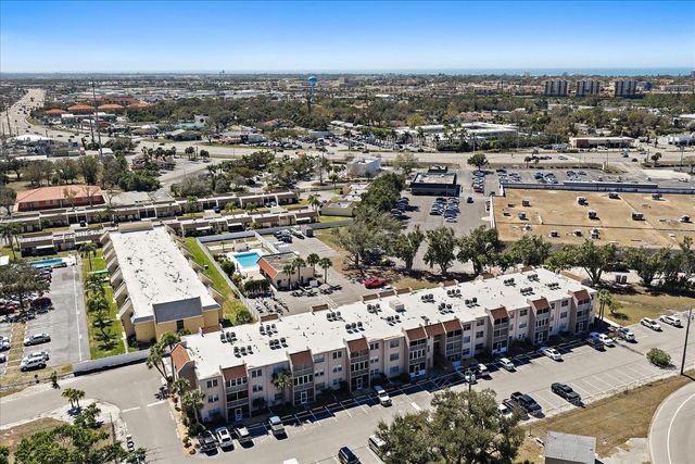 519 ALBEE FARM ROAD 111, Venice, FL 34285