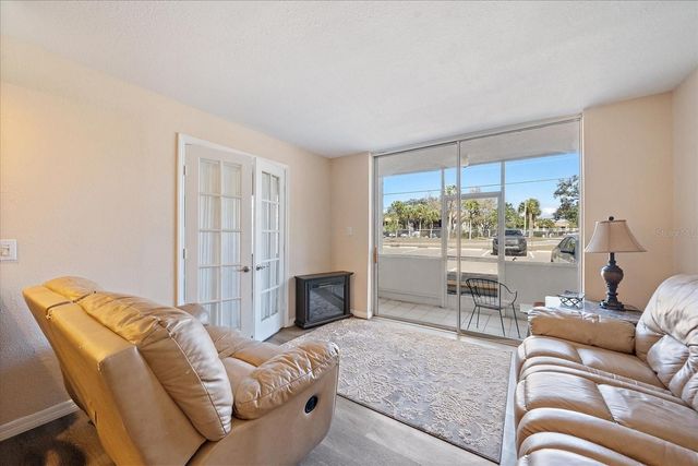 519 ALBEE FARM ROAD 111, Venice, FL 34285