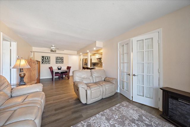 519 ALBEE FARM ROAD 111, Venice, FL 34285