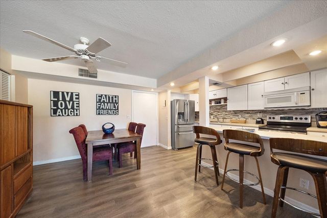 519 ALBEE FARM ROAD 111, Venice, FL 34285