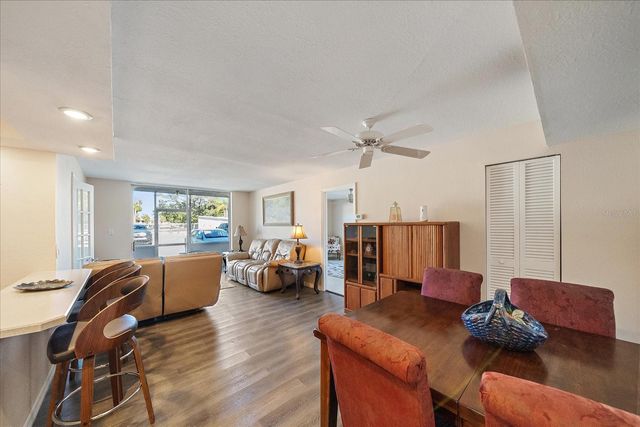 519 ALBEE FARM ROAD 111, Venice, FL 34285