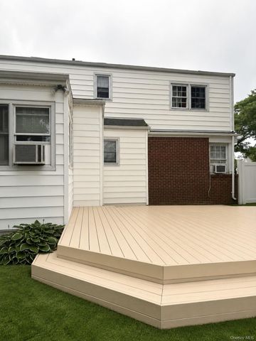 61 Gateway, Rockville Centre, NY 11570