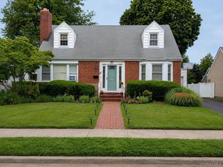 61 Gateway, Rockville Centre, NY 11570