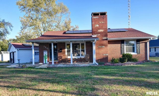 720 N Lawn Avenue, Taylorville, IL 62568