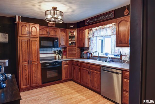 720 N Lawn Avenue, Taylorville, IL 62568