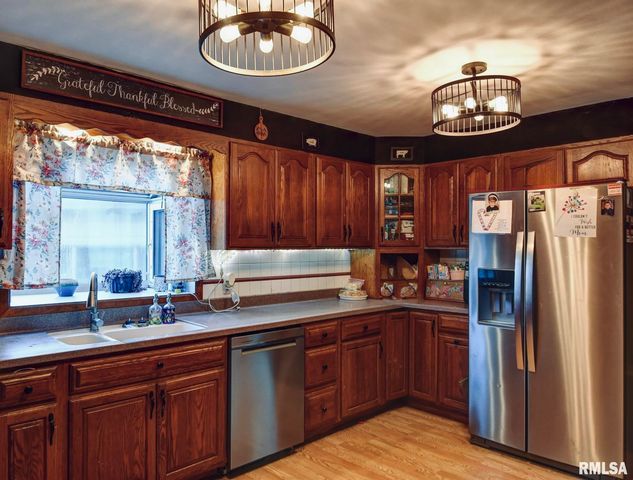 720 N Lawn Avenue, Taylorville, IL 62568