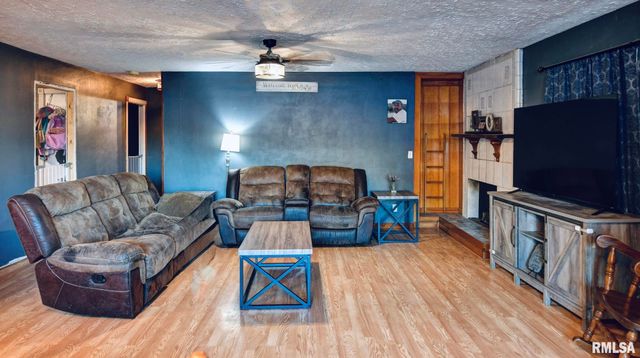 720 N Lawn Avenue, Taylorville, IL 62568