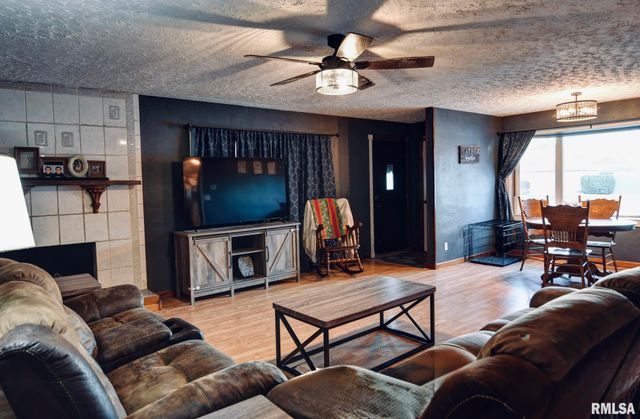 720 N Lawn Avenue, Taylorville, IL 62568