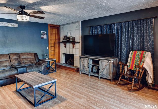 720 N Lawn Avenue, Taylorville, IL 62568