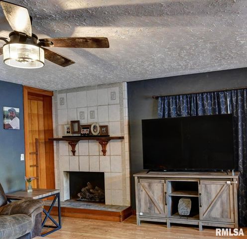 720 N Lawn Avenue, Taylorville, IL 62568