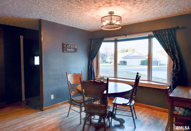 720 N Lawn Avenue, Taylorville, IL 62568