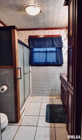 720 N Lawn Avenue, Taylorville, IL 62568