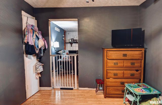 720 N Lawn Avenue, Taylorville, IL 62568