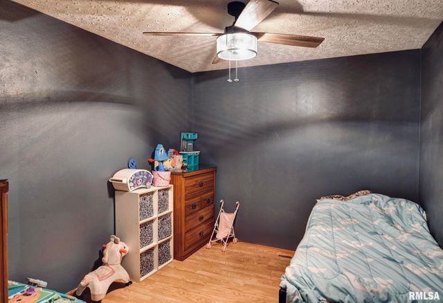 720 N Lawn Avenue, Taylorville, IL 62568