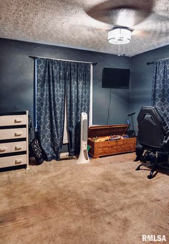 720 N Lawn Avenue, Taylorville, IL 62568