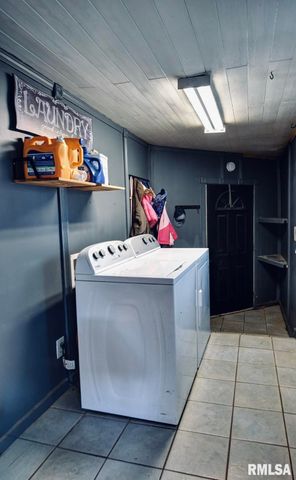 720 N Lawn Avenue, Taylorville, IL 62568