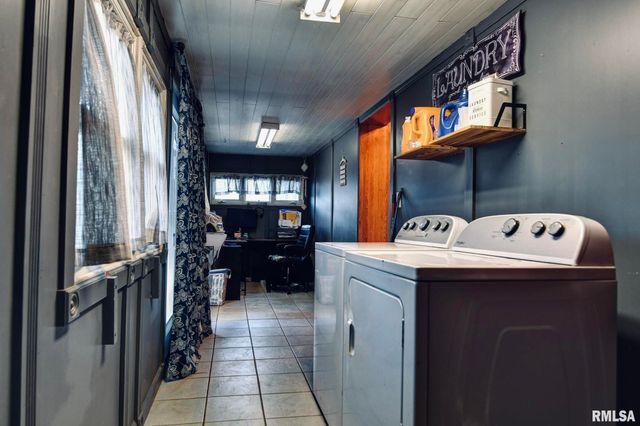 720 N Lawn Avenue, Taylorville, IL 62568