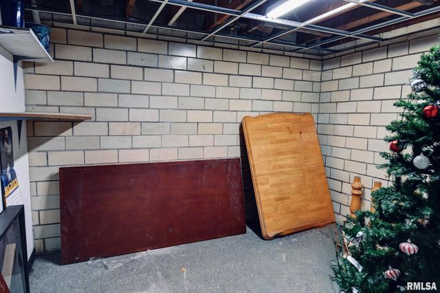 720 N Lawn Avenue, Taylorville, IL 62568