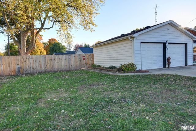 720 N Lawn Avenue, Taylorville, IL 62568