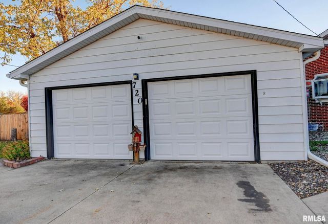 720 N Lawn Avenue, Taylorville, IL 62568