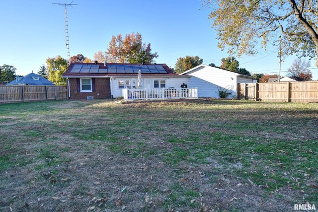 720 N Lawn Avenue, Taylorville, IL 62568