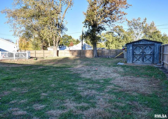 720 N Lawn Avenue, Taylorville, IL 62568