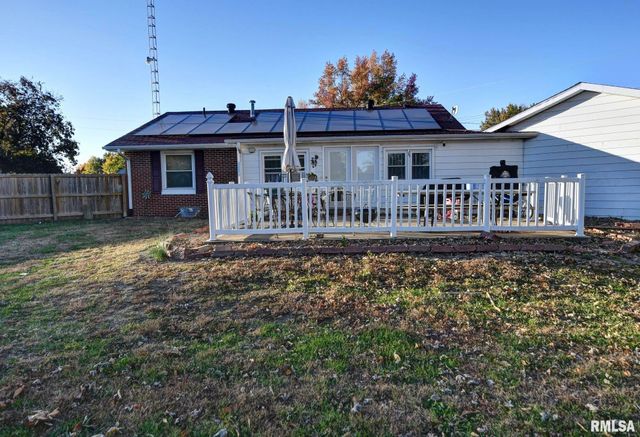 720 N Lawn Avenue, Taylorville, IL 62568