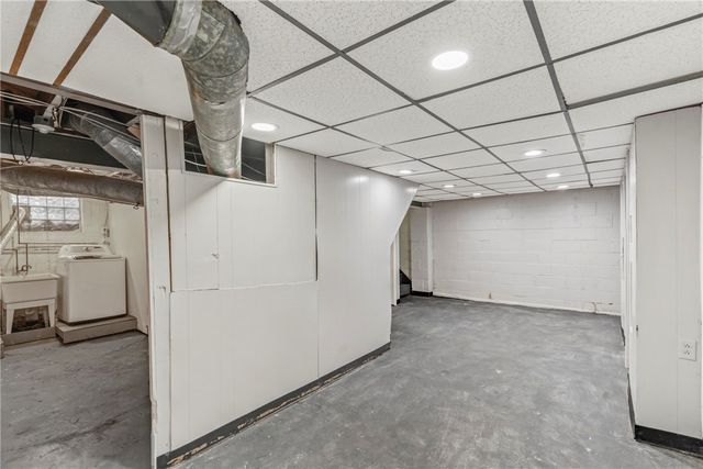 440 Lee Dr, Penn Hills, PA 15235