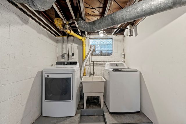 440 Lee Dr, Penn Hills, PA 15235