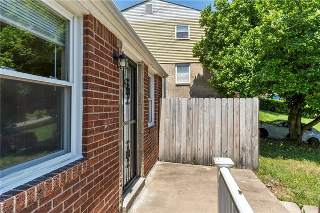 440 Lee Dr, Penn Hills, PA 15235