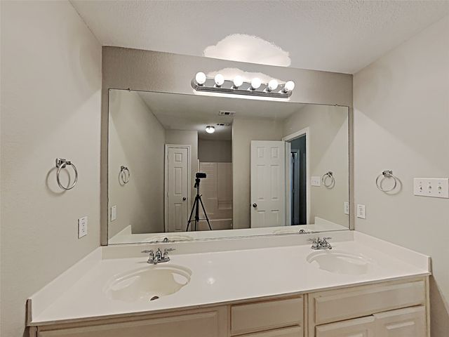 5813 Ozark Drive, Fort Worth, TX 76131