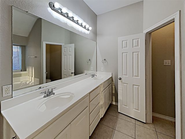 5813 Ozark Drive, Fort Worth, TX 76131