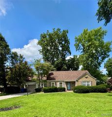 111 Royal Avenue, Ferguson, MO 63135