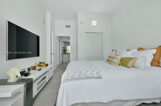 1155 Brickell Bay Dr PH210, Miami, FL 33131