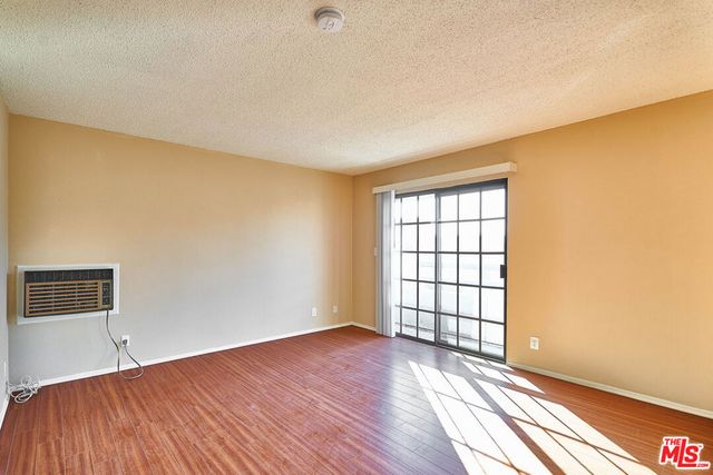 820 S St Andrews Place 301, Los Angeles, CA 90005